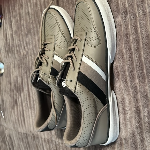 New - Picture 2 of 2